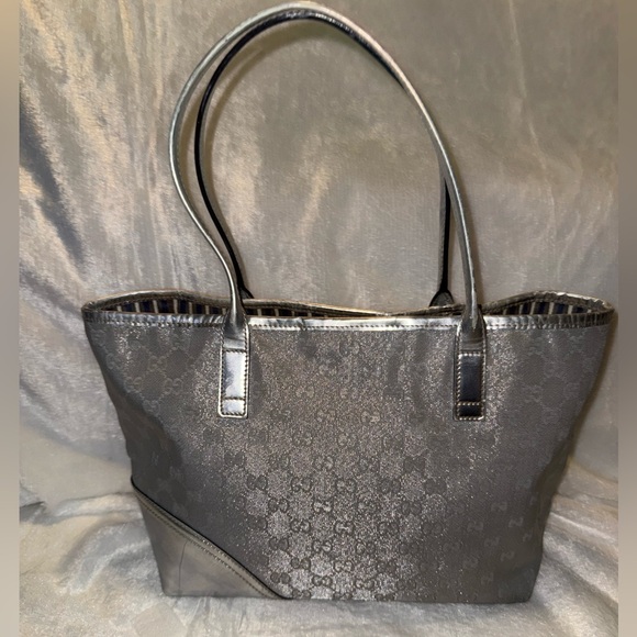 ✨Authentic ✨Gucci Britt Metallic Silver Tote 🩶🤍 - Picture 8 of 16